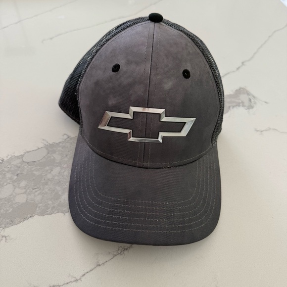 General Motors Chevy Silver Logo Gray Mesh Adj Snapback Trucker Cap Unisex EUC